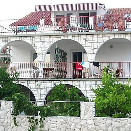 Ema Apartment *